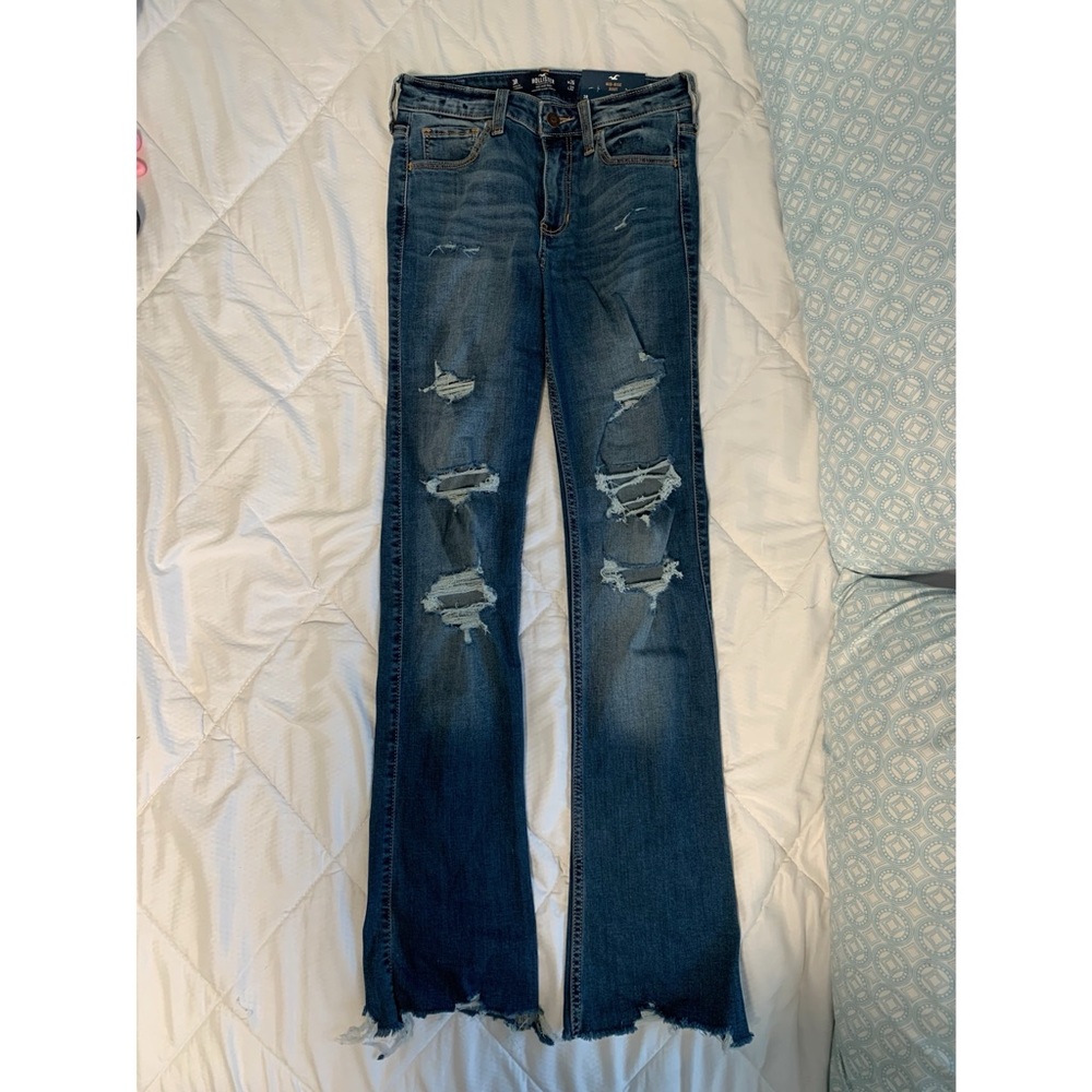 Hollister mid rise boot jeans (frayed ends) NWT